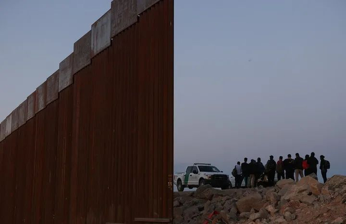 　　美国五角大楼4月30日宣布，取消所有军方资助的美国与墨西哥边境墙建造项目，未使用的资金将返还军方。新华社/路透