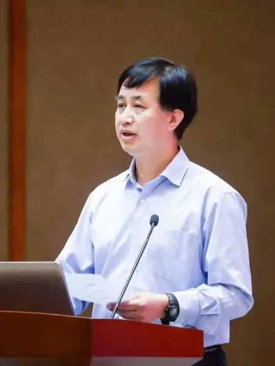  浙江大学共享与发展研究院副院长何文炯教授、郭继强教授
