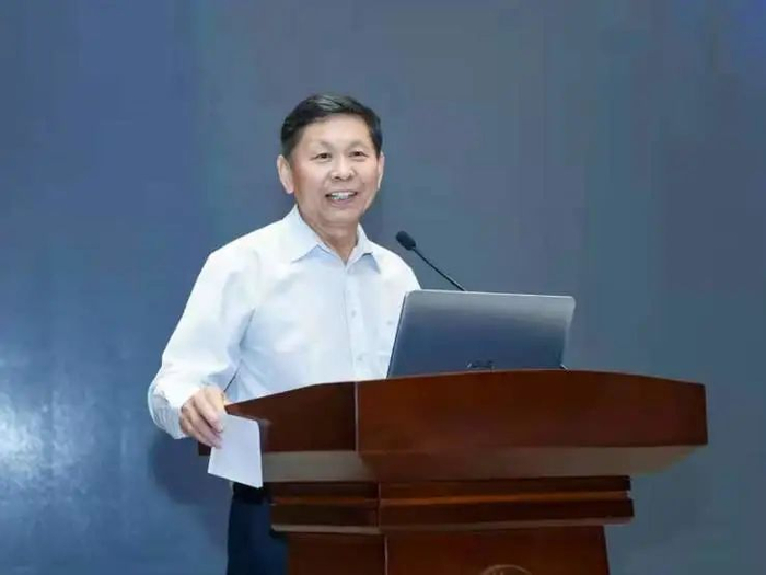  中国经济体制改革研究会学术委员会主任、国家发展和改革委员会原党组成员宋晓梧