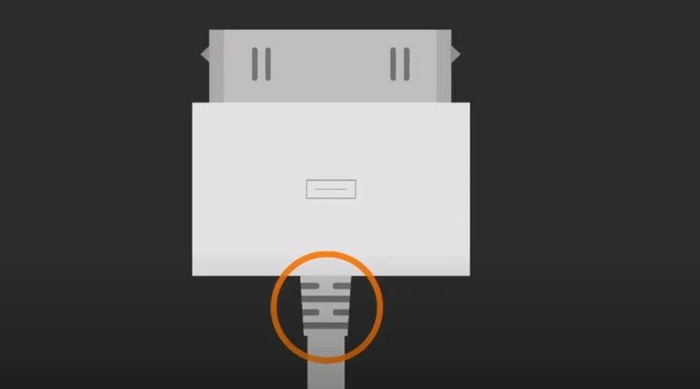 古早的 30pin 线缆有加固. 图片来自：Apple Explained