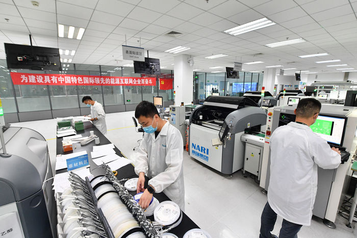 △  南瑞集团加快重点研发项目成果转化，全力支撑电网工程建设。