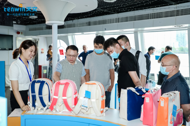 （发布会现场图）