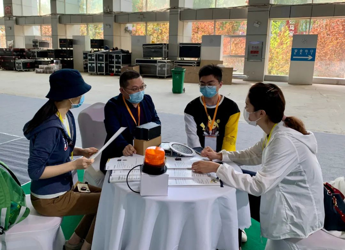 ▲ 中国改革报、改革网记者采访汉得利（常州）电子股份有限公司负责人。