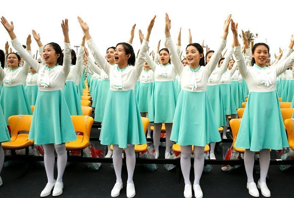 这是合唱团在演唱。新华社记者 张玉薇 摄