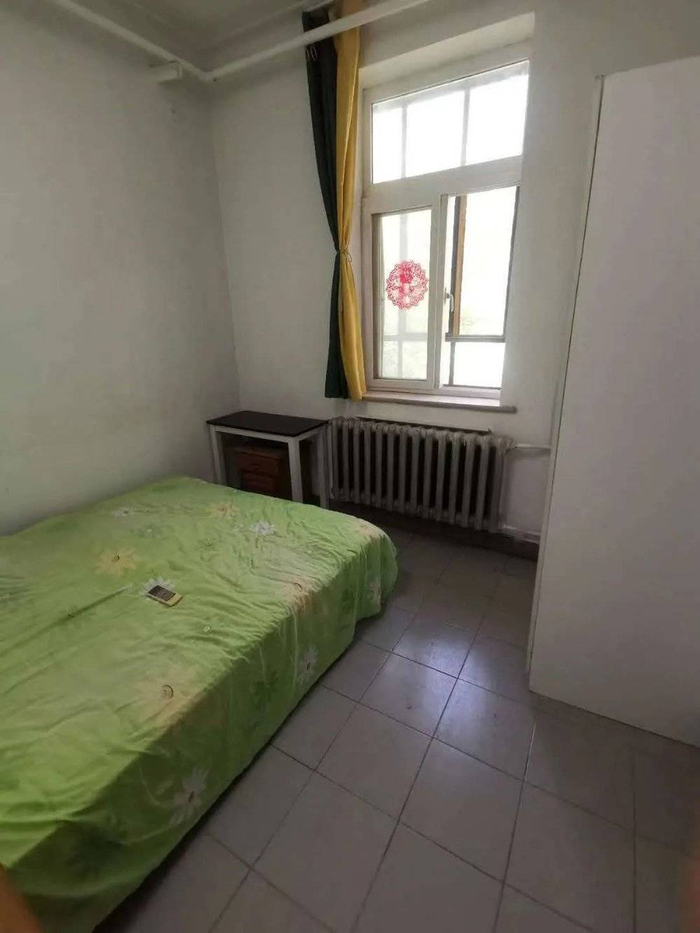 李琳的同学看过的一间房，月租金2800元，面积约10平方米；受访者供图