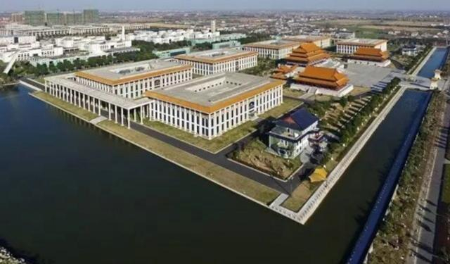 扬子江药业泰州总部院区，图片来源：百度图片