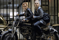 《黑寡妇》真人电影火爆 首周末全球票房超2.15亿美元