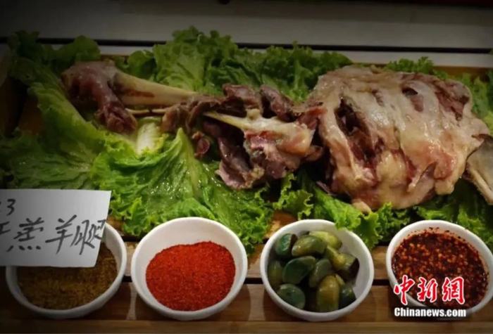伏羊特色菜品。朱志庚 摄