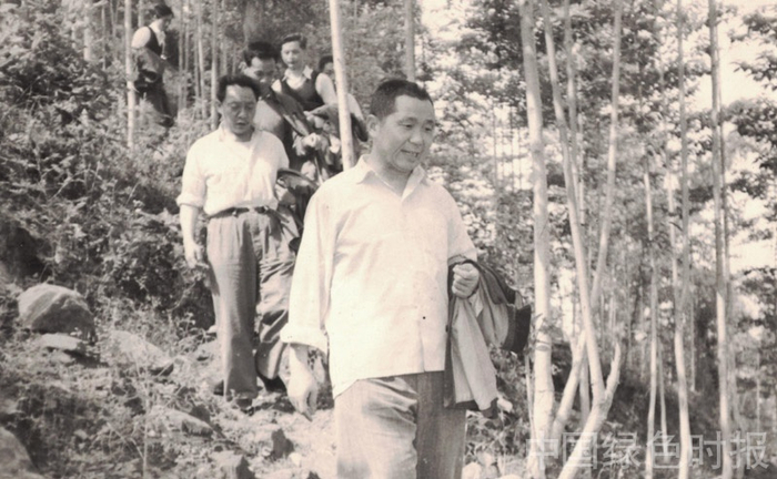 年轻时的周永开就重视生态建设和保护