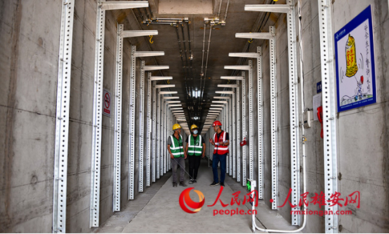 项目电力仓施工现场。人民雄安网 宋烨文摄