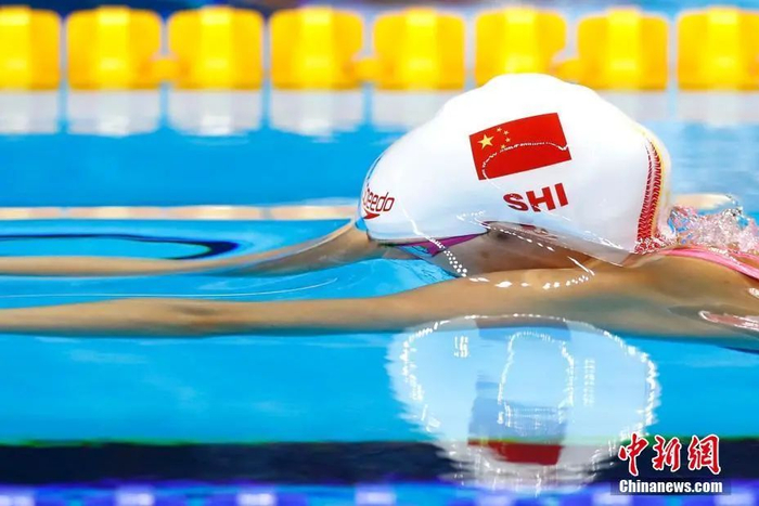 当地时间8月11日，2016里约奥运会游泳女子200米蛙泳决赛中，中国选手史婧琳游出2分22秒28，获得一枚铜牌。中新网记者 富田 摄