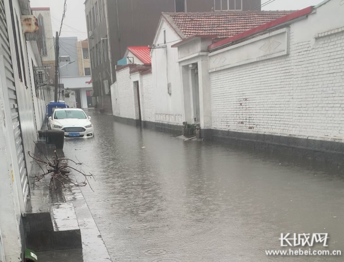 大街北村平房区积水严重。网友供图