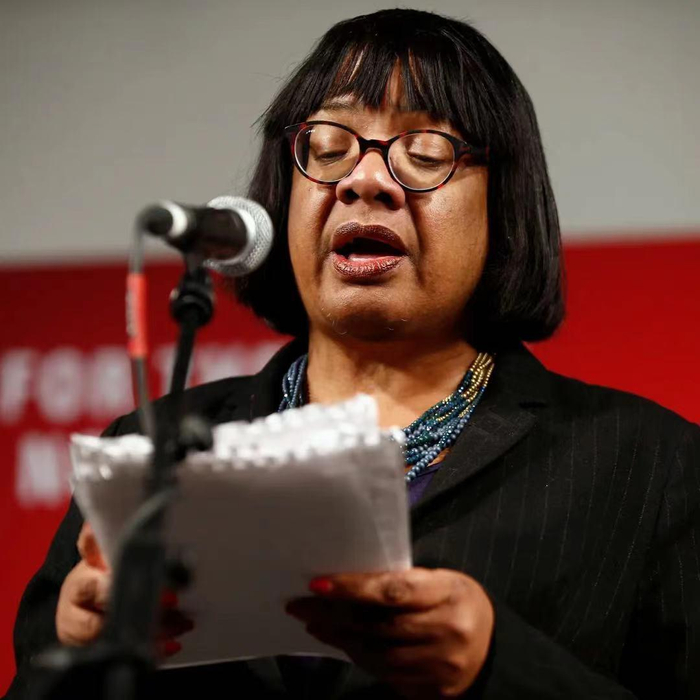 ↑黛安·阿博特。