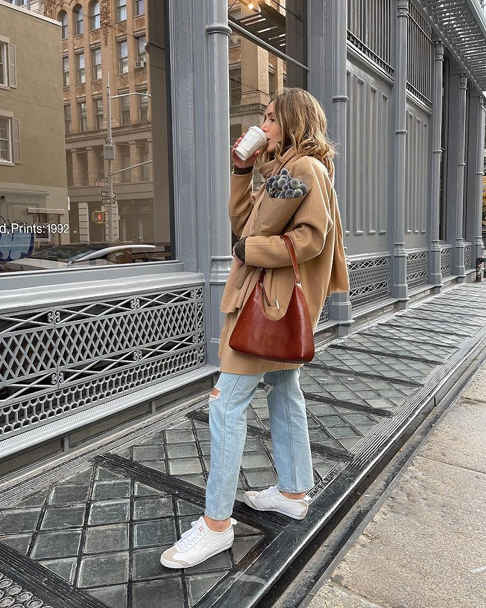 By Far腋下包 图片来源：Laia Magazine