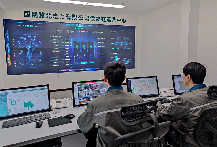 国网冀北电力供应链运营中心人员开展供需对接线上协同（侯宇硕 摄）