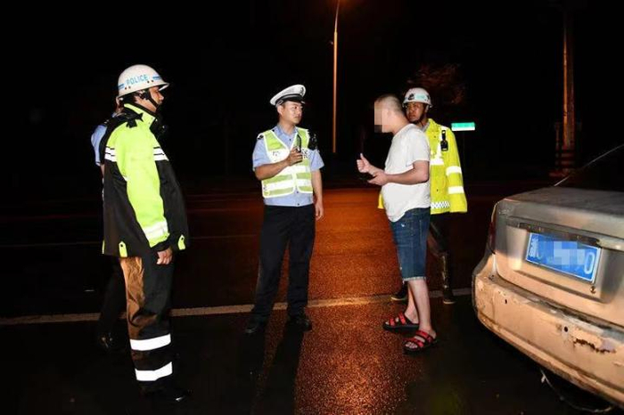 东阳交警主动出击查扣隐患车辆。图片来源：东阳交警