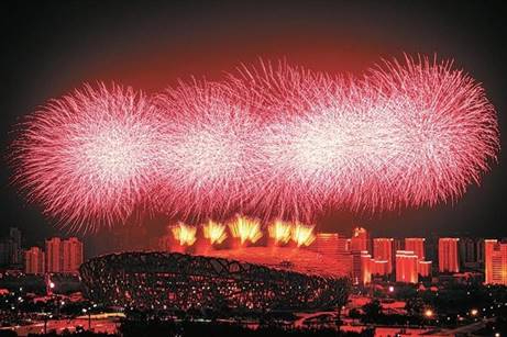 焰火盛放在国家体育场上空 图/赵术婷
