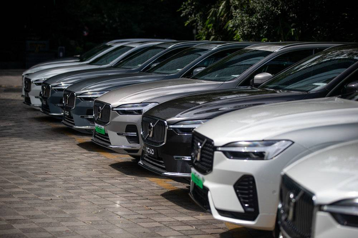 越来越多的传统豪华品牌车型开始挂绿牌