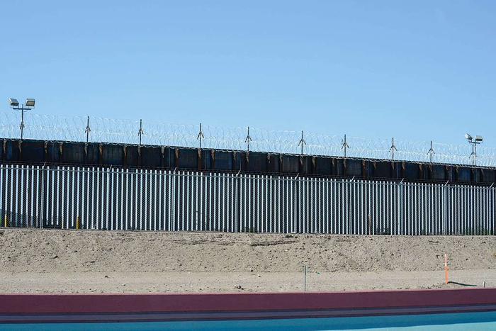 资料图：美墨边境墙