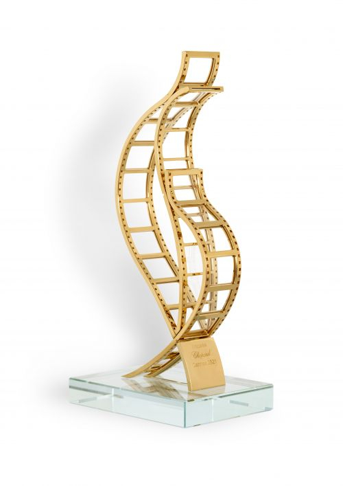 图片：最具潜质演员奖杯来源：萧邦官方