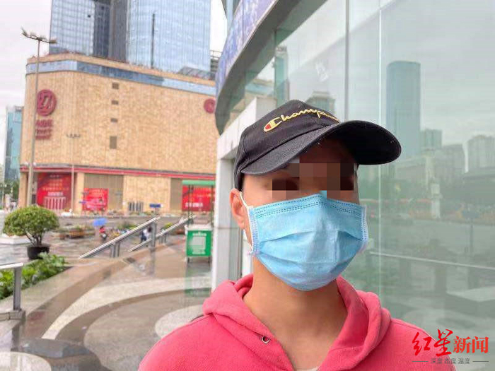  ▲小刘右眼球被摘除。