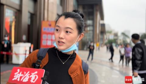 海口市民何女士：“与爱人错开休假，多点时间陪孩子。”记者 王洪旭 摄