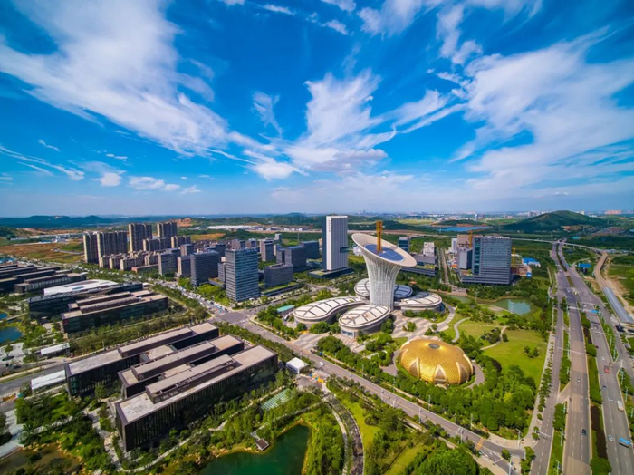 ▲聚焦于“朝阳产业”的武汉未来科技城，吸引和聚集了一大批国内外优秀创新资源，也为青年人才提供了更为广阔的发展空间。任勇 摄