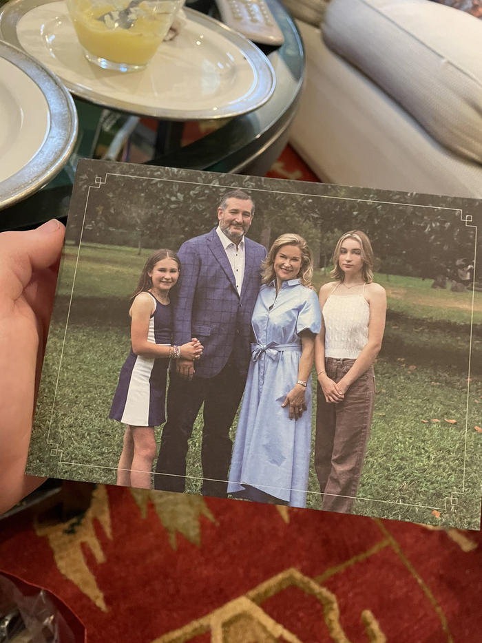  克鲁兹的2021年圣诞贺卡。（图源：社交平台）