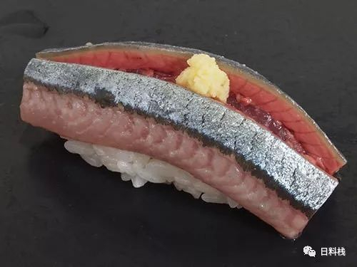 秋刀鱼寿司。via：sushi2.zukan-bouz.com