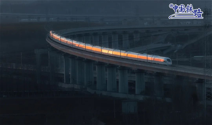 余辉。张学成 摄