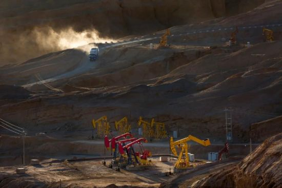 正在开采中的茫崖油田