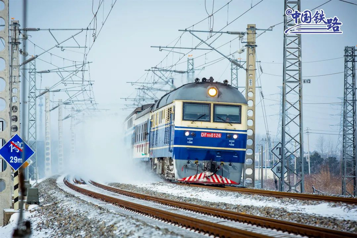 踏雪而来。杨诚 摄