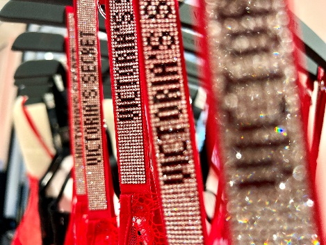 图4-6维密2022年新春系列，点燃火热的节日氛围