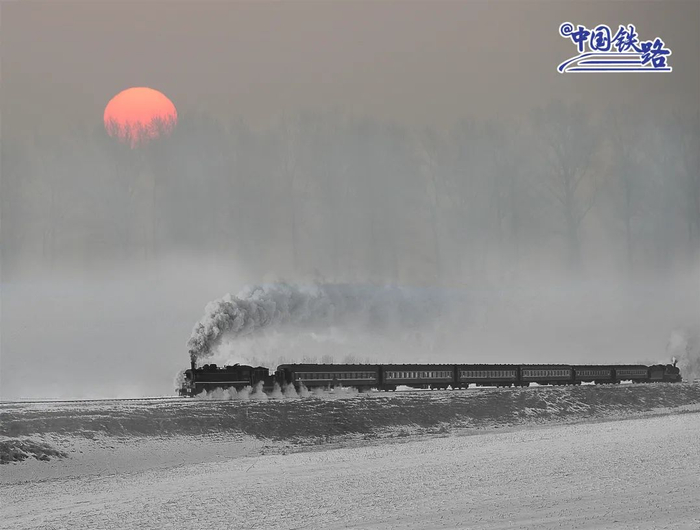 迎朝阳。张关春 摄