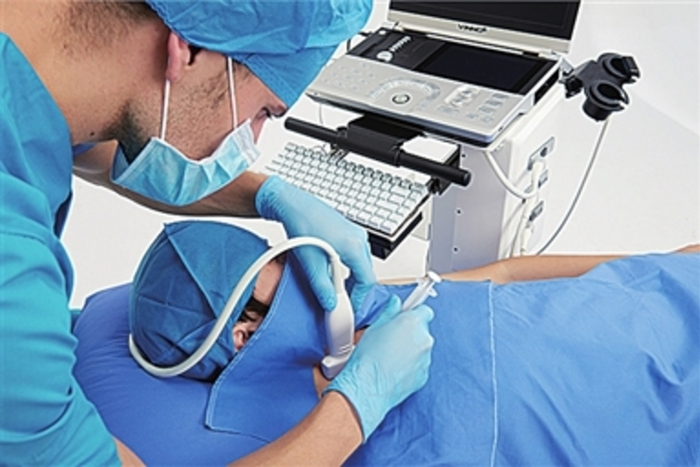 苏州产的便携式彩超可以对运动员的伤情给出精准判断，节省诊断时间，为医生提供进一步诊疗方案给出依据。（图片来自飞依诺科技（苏州）有限公司官网）