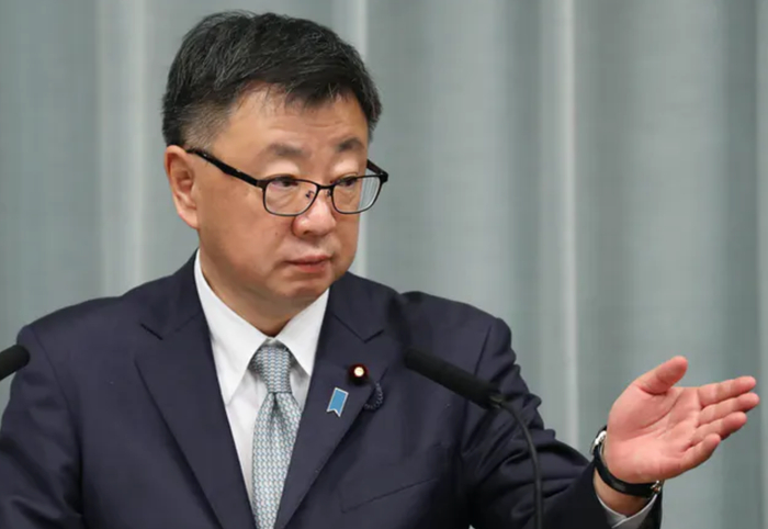 受冷遇的官房长官松野博一