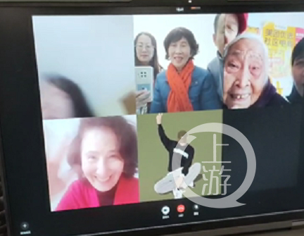 汉娜和巧妹视频连线现场截图 左下为汉娜 右上为“巧妹”