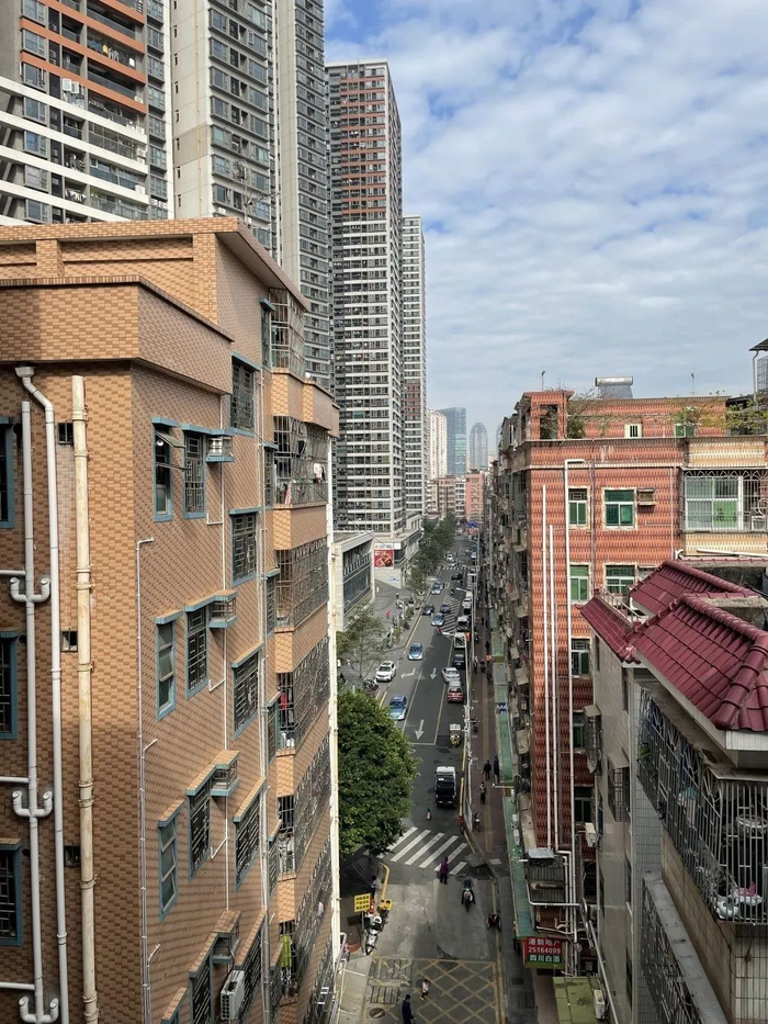 △从黄贝岭股份公司俯瞰黄贝岭街景