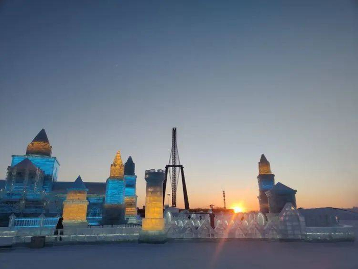 哈尔滨冰雪大世界的冰雕驰名中外，其他城市要靠冰雕出圈，有一定难度。/土卫六摄