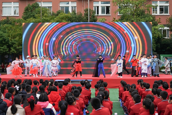 “垃圾再生”创意服装秀 福清市委文明办供图