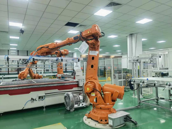 上迈轻质组件基地生产现场