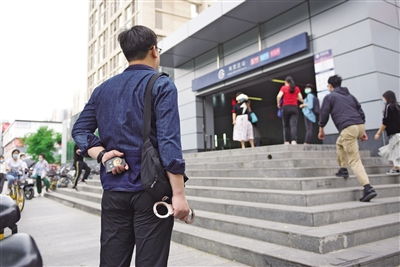 反扒便衣警察小曹。本版图片/受访者供图