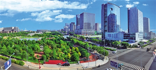  图 内蒙古鄂尔多斯市东胜区月季文化公园全景。刘博仑摄（中经视觉）