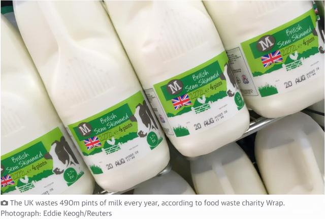 此前标有“保质期”的牛奶 图源：路透社