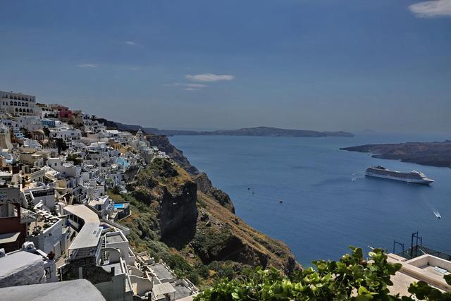 ↑希腊“黄金签证”吸引不少外国人前来购房投资。资料图