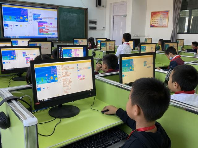 ■记者 王梅 文 华政附校供图