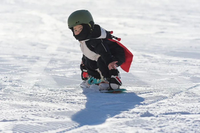 萌娃也爱滑雪