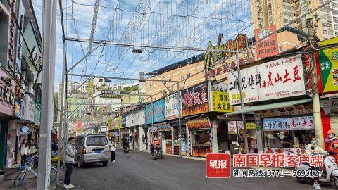 ▲白天的农院路远不及夜晚热闹，但商铺依旧正常开店营业。南国早报客户端见习记者 黎伊玮 摄