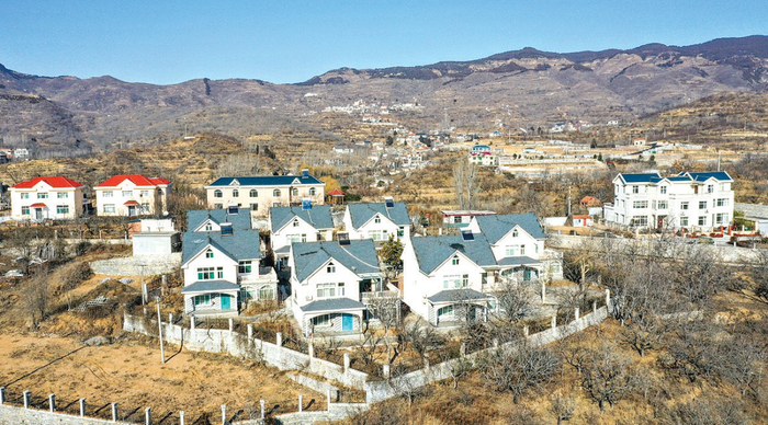 图为李家塘村北的别墅群。记者 王文志 摄