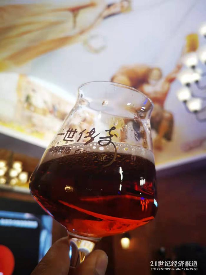 青岛啤酒超高端啤酒一世传奇 文静/摄